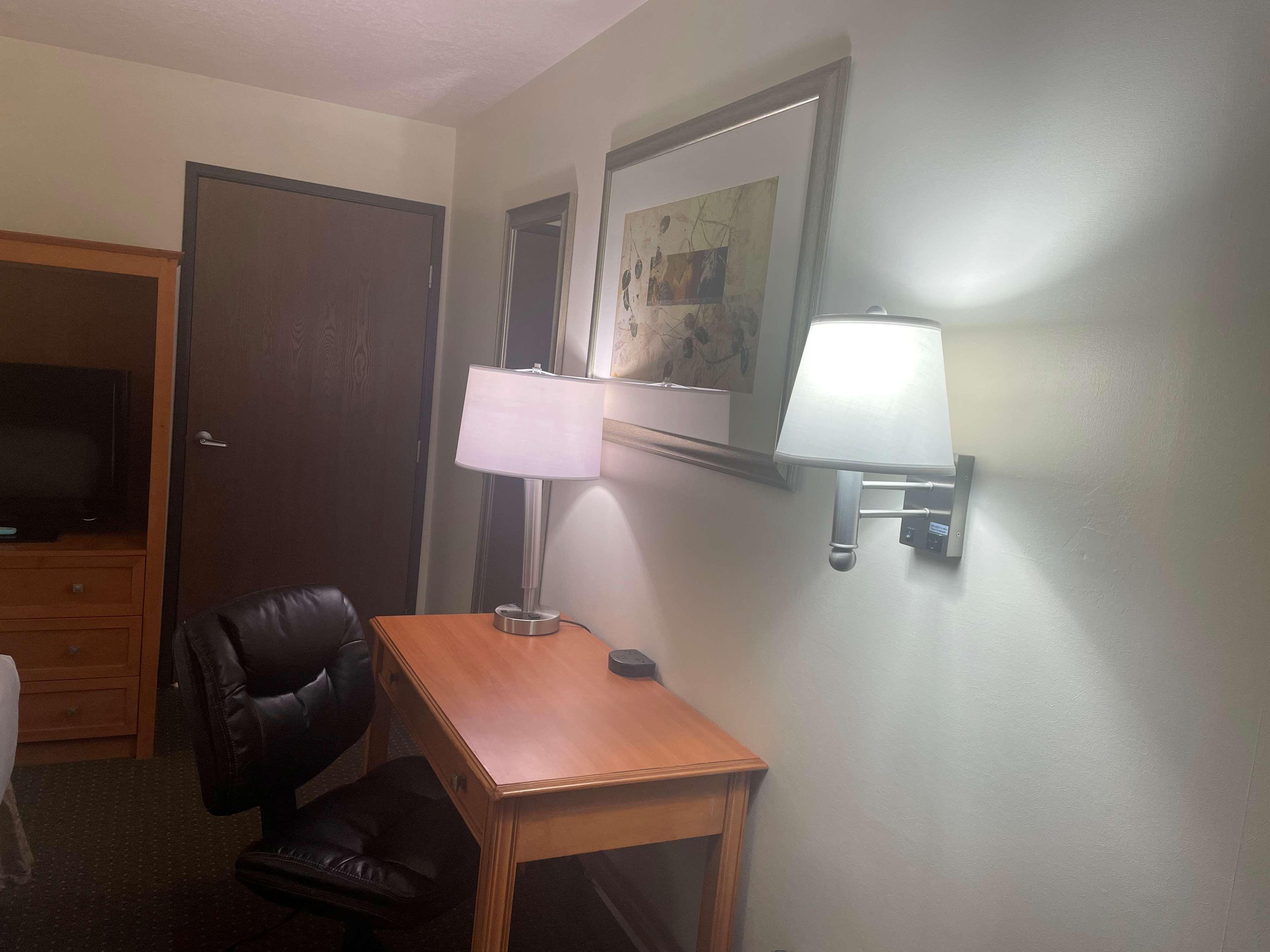 Western & Hotel 3*